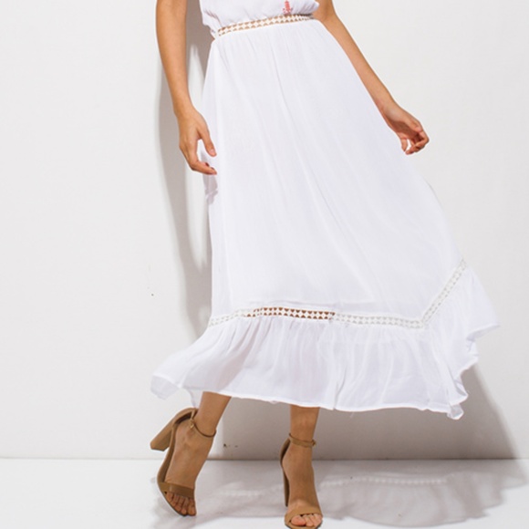 Embroidered Sheer Halter Backless Tiered Dress - Picture 4 of 7